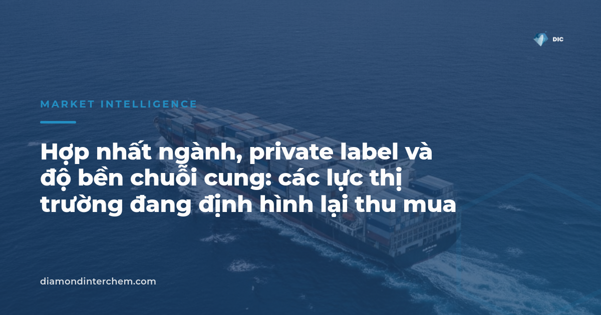 Hợp nhất ngành thực phẩm — hàng hóa trên pallet trong trung tâm phân phối lớn