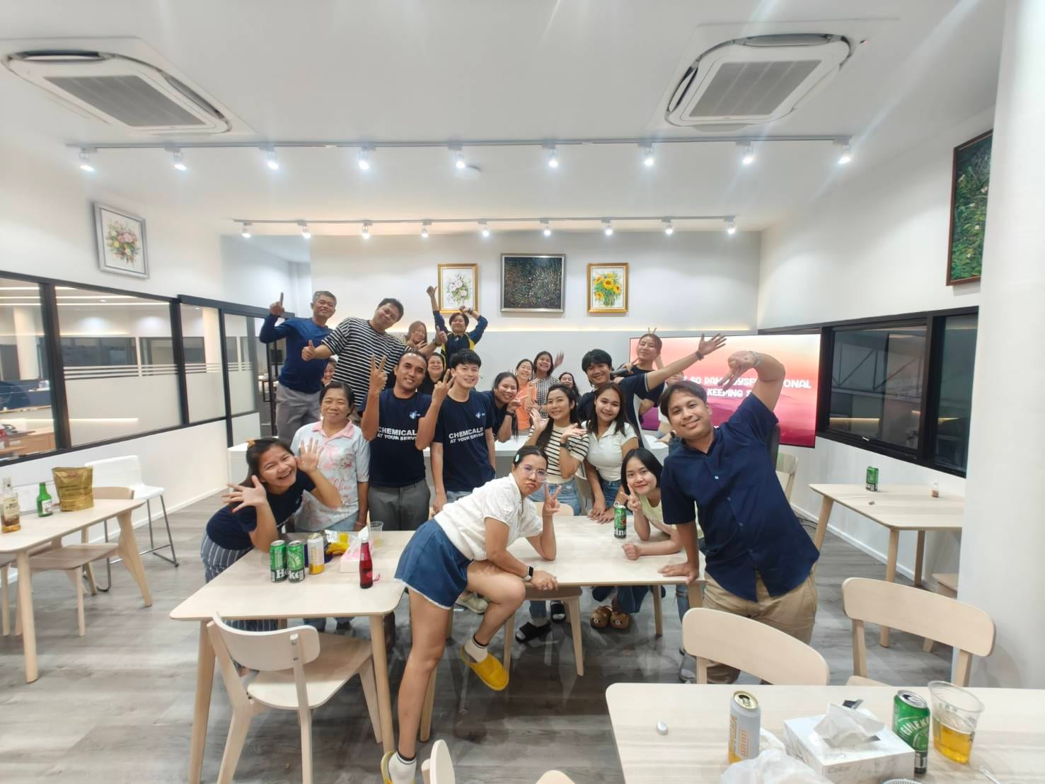 Đội ngũ Diamond Interchem tại văn phòng Bangkok